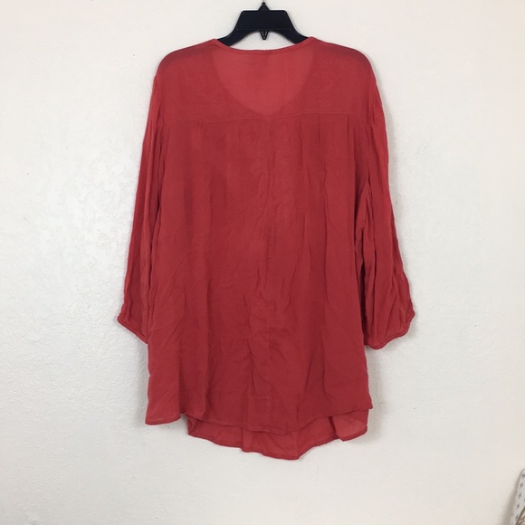 St. John’s Bay summer blouse - Picture 3 of 5